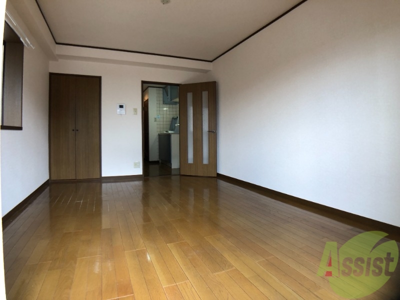 居室・リビング　７．５帖の洋室です。広々として、きれいですね。