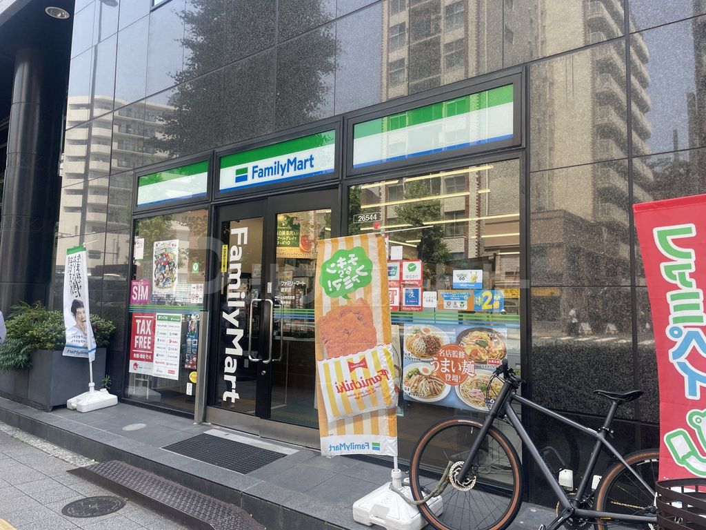 コンビニ　ファミリーマート蔵前店（コンビニ）まで70m