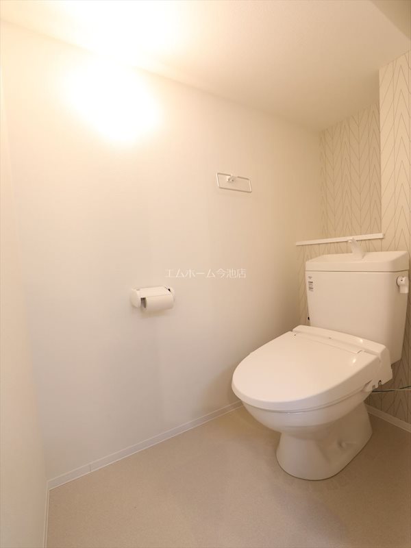 トイレ　温水洗浄便座付トイレ