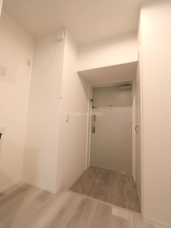 玄関　玄関（シューズボックス完備）