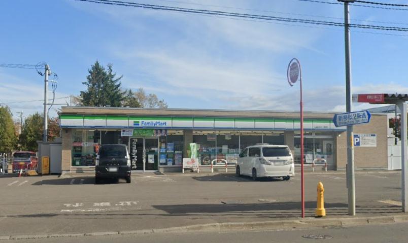 コンビニ　ファミリーマート（コンビニ）まで279m