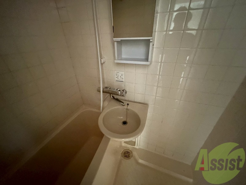 洗面設備　洗面台が浴室にございます。