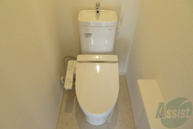 トイレ　温水洗浄便座付きで一年中快適ですね。