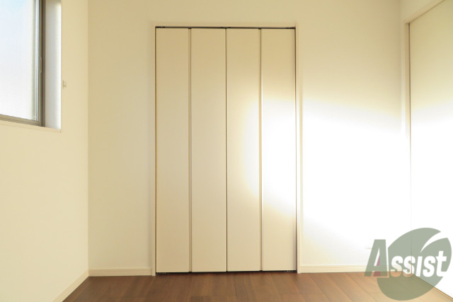 収納　収納が一面あってお洋服たくさんでも大丈夫。