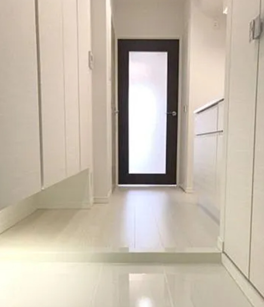 玄関　※別部屋参考写真
