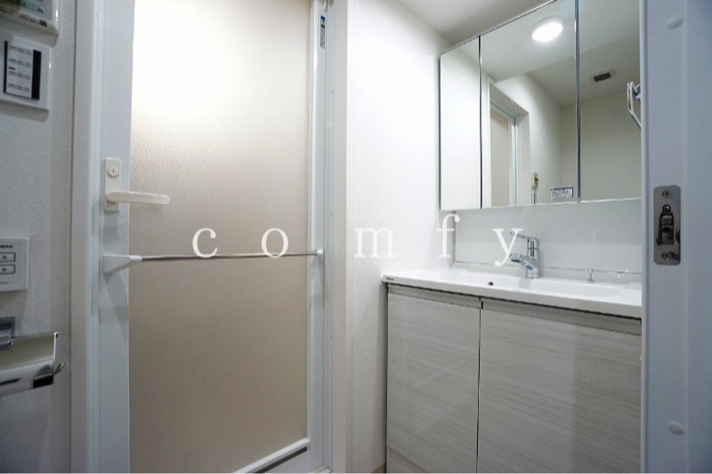 洗面設備　清潔感のある洗面所