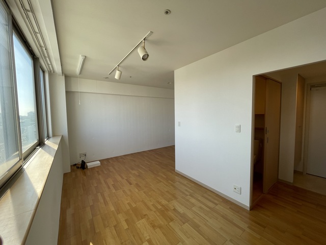 居室・リビング　前回募集時の写真です。