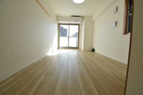 居室・リビング　室内