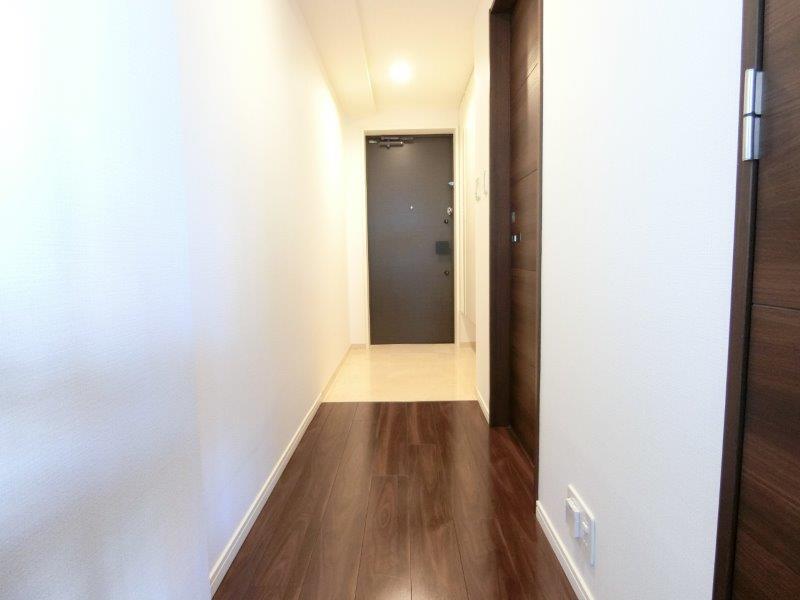 玄関　※別部屋の参考写真です。