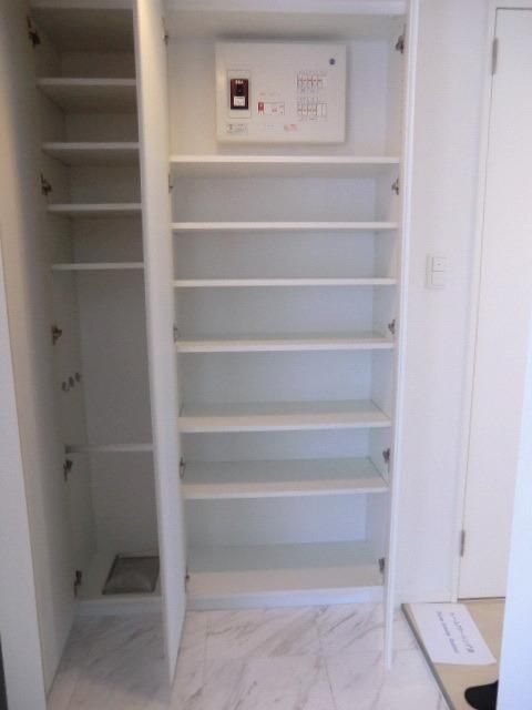 玄関　シューズボックス完備