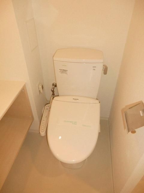 トイレ　ウォシュレット機能付き