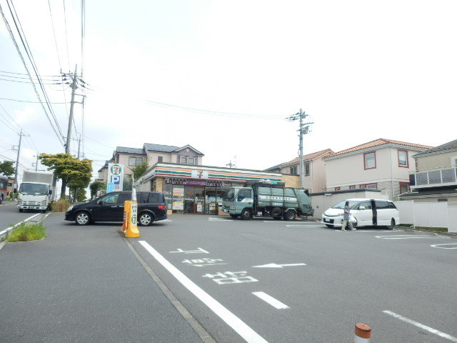 コンビニ　セブンイレブン横浜美しが丘西3丁目店（コンビニ）まで518m