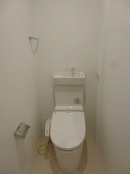 トイレ　（別タイプ参考写真）シャーンティ・エーカム　板橋区大山西町