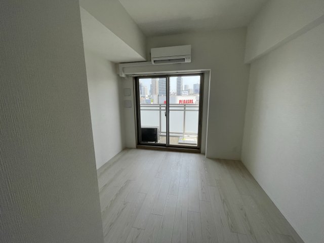 居室・リビング　イメージとして同マンション他部屋を表示しています