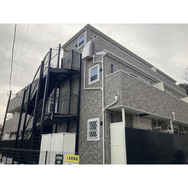 建物外観　重厚感のあるレンガ調の外観です！