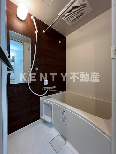 バス・シャワールーム　落ち着いた空間のお風呂です