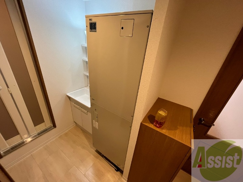 その他設備　給湯器はシンプルな作りで簡単に操作できそうです。