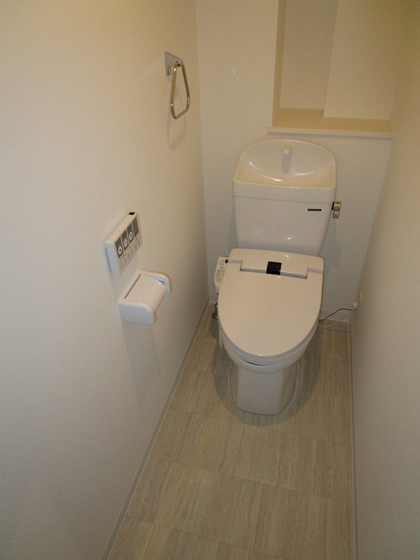 トイレ　※同物件別部屋写真