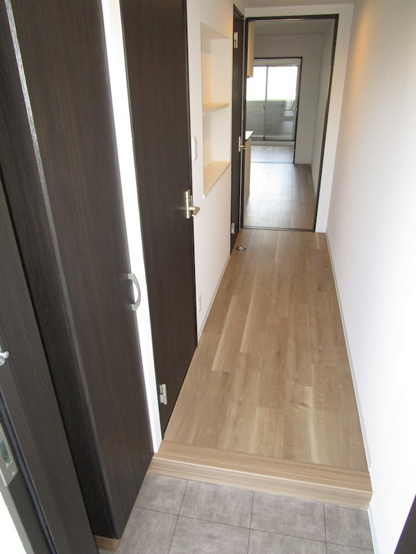 玄関　※同物件別部屋写真