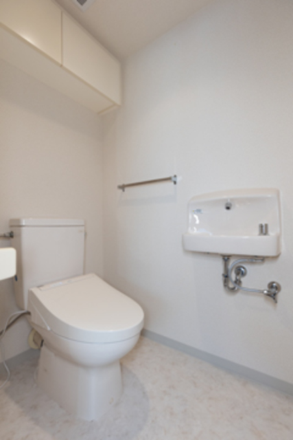 トイレ　※写真は同タイプ住戸です。