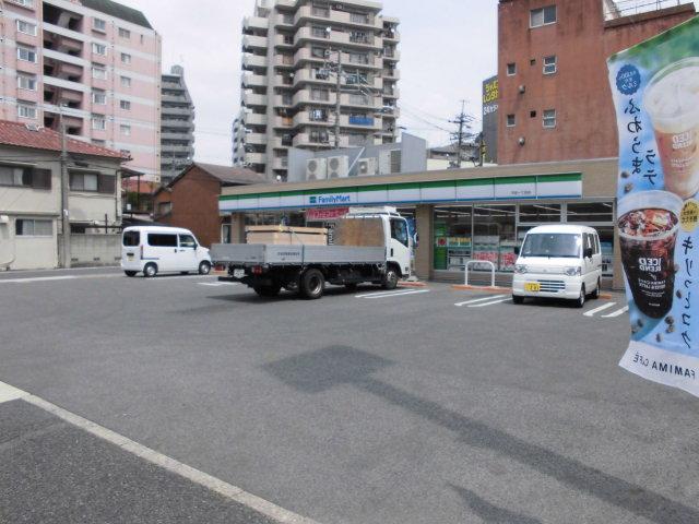 コンビニ　ファミリーマート 平安一丁目店（コンビニ）まで201m