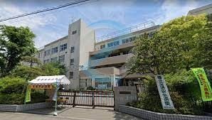 小学校　市川市立富美浜小学校（小学校）まで70m