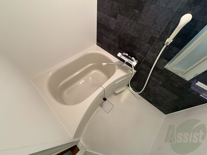 バス・シャワールーム　お風呂になります。一日の疲れを癒してくださいね。