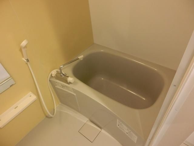 バス・シャワールーム　浴室乾燥機完備のバスルームです