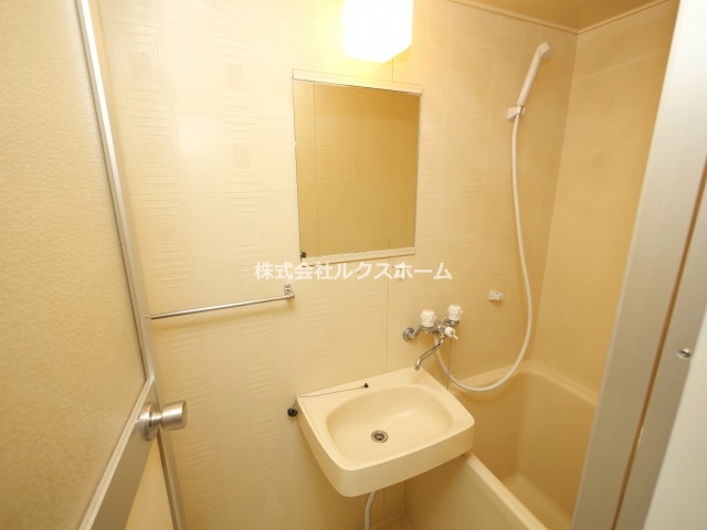 バス・シャワールーム　落ち着いた空間のお風呂です