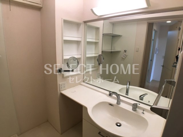 洗面設備　独立洗面台、朝の身支度には欠かせません