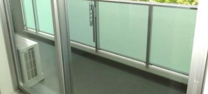 バルコニー　暖かな日差しのふりそそぐバルコニー