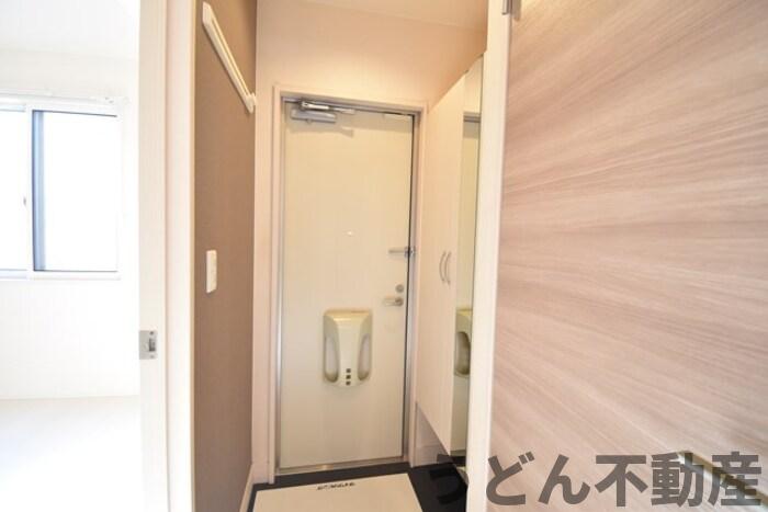 玄関　うどん県のお部屋探しはうどん不動産へ うどんちゃんとLINE