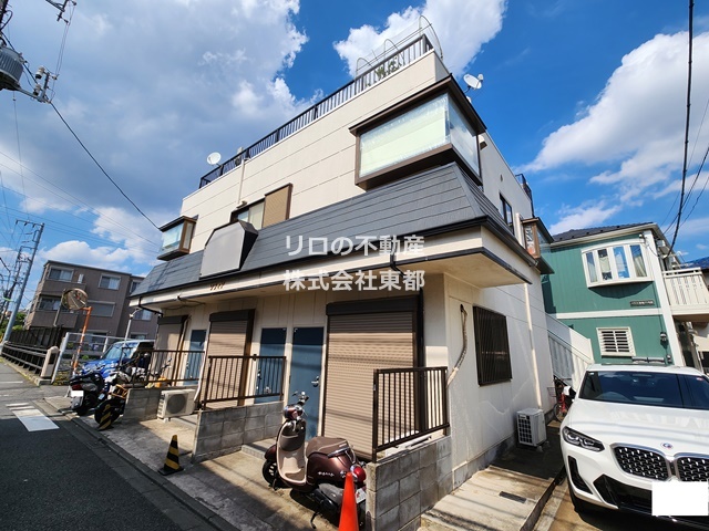 建物外観　人気の仙川エリア♪専用ポーチ付きシングルハウス♪