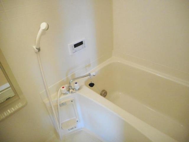 バス・シャワールーム　コンパクトで使いやすいお風呂です