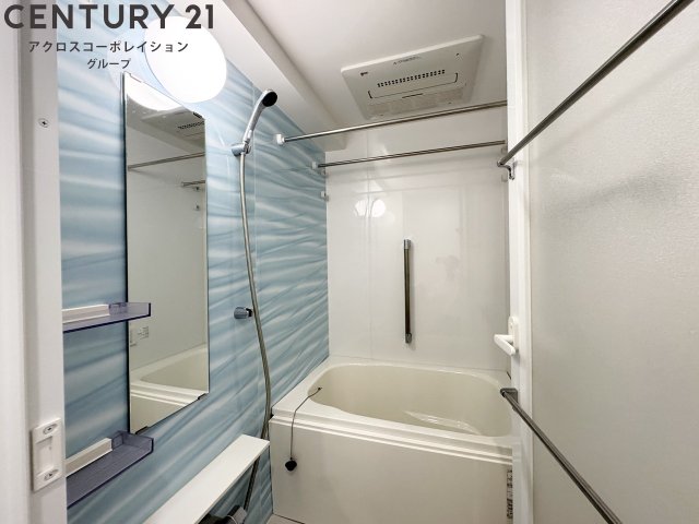 バス・シャワールーム　浴室乾燥機付きです！