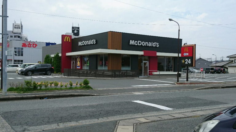 飲食店　マクドナルド 東大阪岩田店（飲食店）まで383m