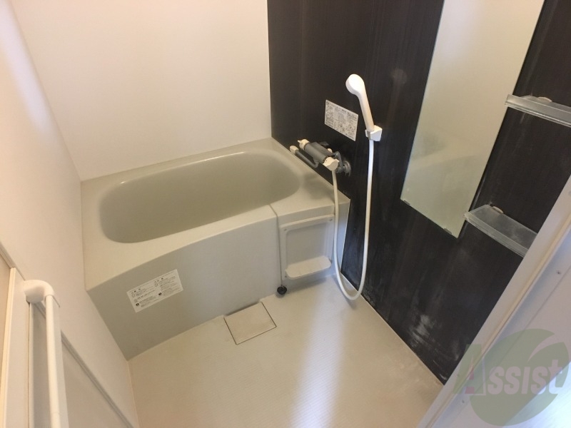 バス・シャワールーム　お風呂になります。一日の疲れを癒してくださいね。