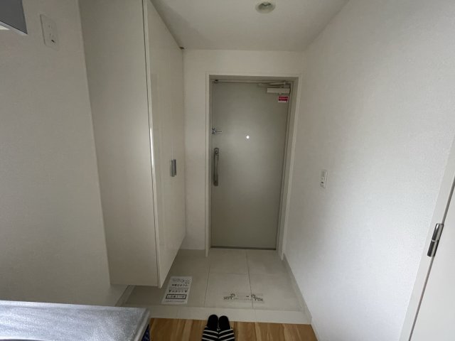 玄関　同建物反転タイプを表示しています