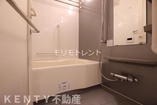 バス・シャワールーム　コンパクトで使いやすいお風呂です