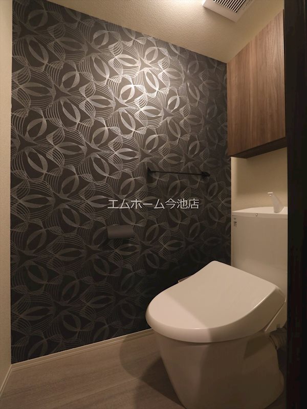 トイレ　温水暖房洗浄便座付トイレ