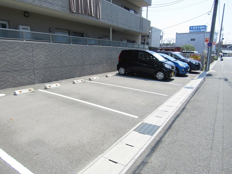 駐車場　駐車場