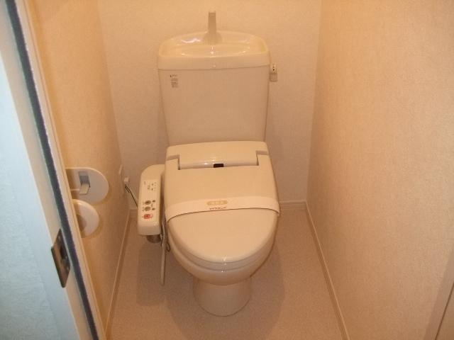 トイレ　快適な温水洗浄便座付き