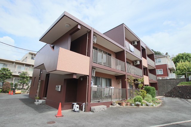 建物外観　横浜市営地下鉄「東山田・高田」両駅より徒歩１１分の立地★