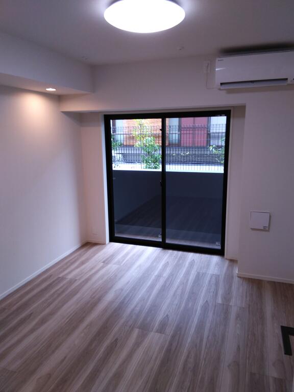 居室・リビング　※同建物内の別部屋参考写真です