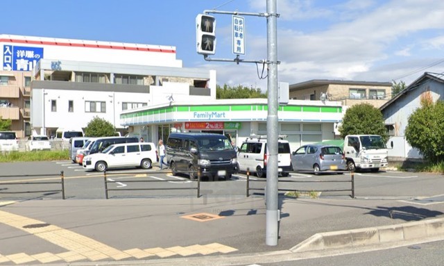 コンビニ　ファミリーマート　箕面西宿（コンビニ）まで210m