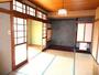 和室の横には広い廊下あり