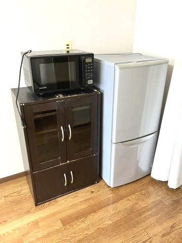 その他設備　電子レンジ、冷蔵庫、食器棚