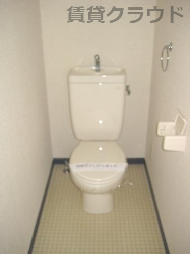 トイレ　落ち着いた色調のトイレです