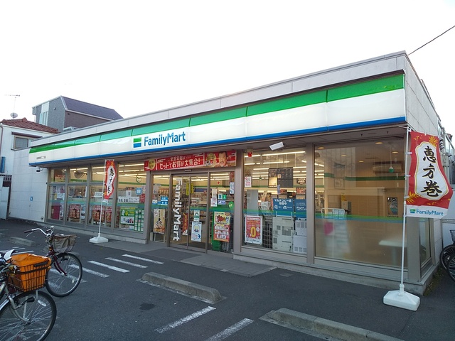 コンビニ　ファミリーマート板橋東新町二丁目店（コンビニ）まで110m