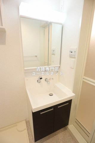 洗面設備　清潔感ある独立洗面台で毎日気持ちよく♪